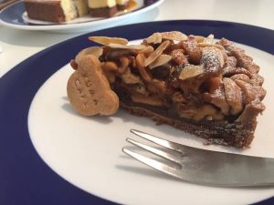 チョコとナッツのケーキ
